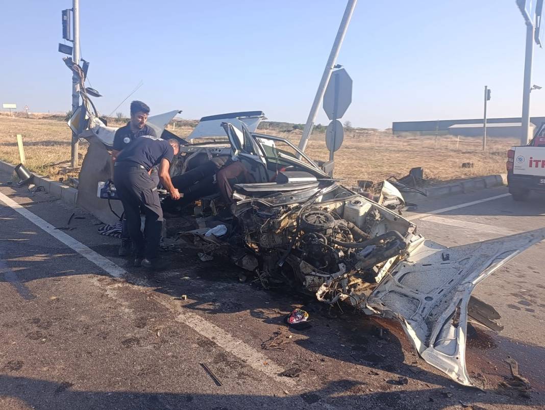 İkiye bölünen araçtan sapasağlam çıktı 3